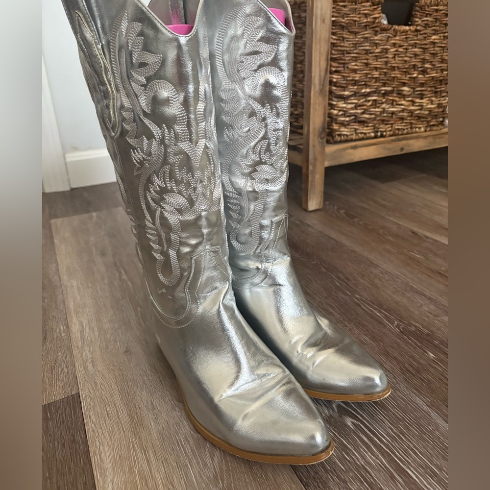 Women’s Silver Metallic Cowgirl Boots